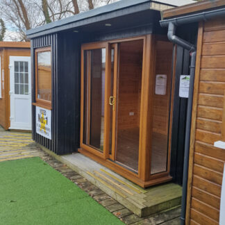 Contemp Garden Room06