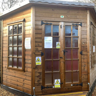 FRE corner pent s-house 8x8 door closed