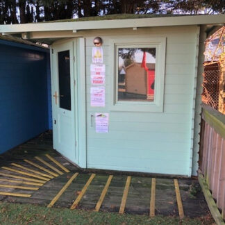London 2.6Mx2.6M 28MM Logs Cabin External 2