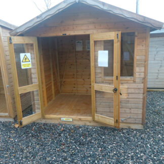 Plain budget sumhouse 8x6' front view